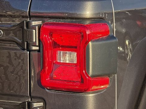 Used 2018 Jeep Wrangler Unlimited Rubicon image 7