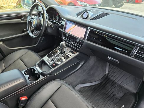 Used 2023 Porsche Macan image 12