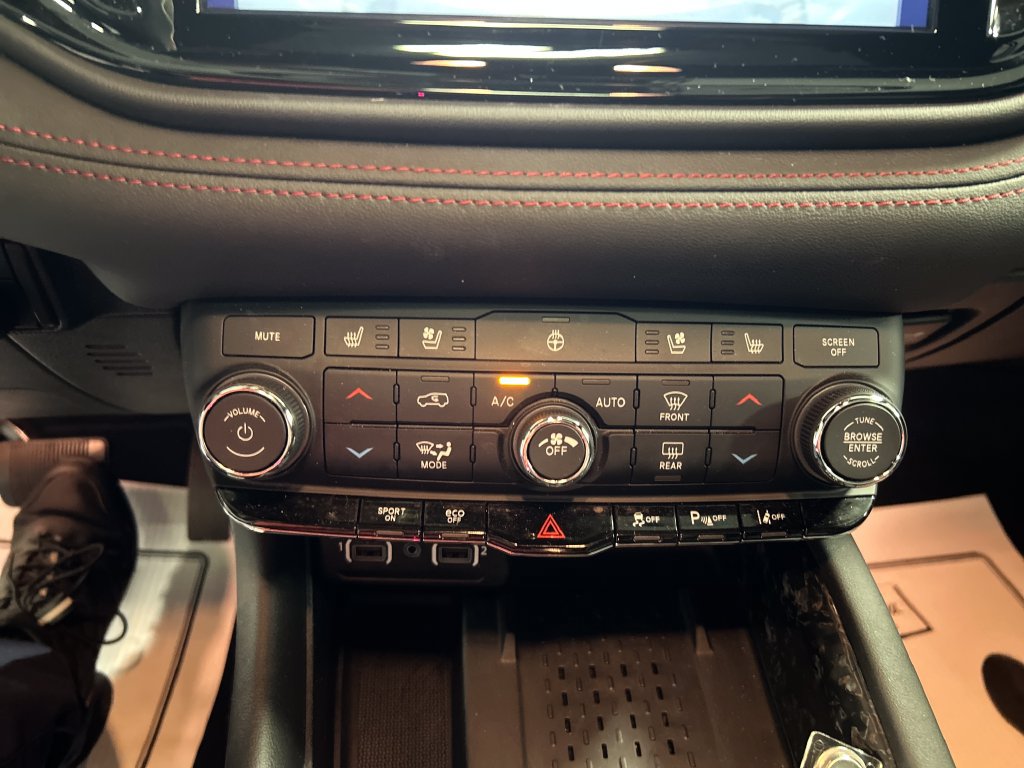 Used 2025 Dodge Durango R/T AWD/4WD image 19