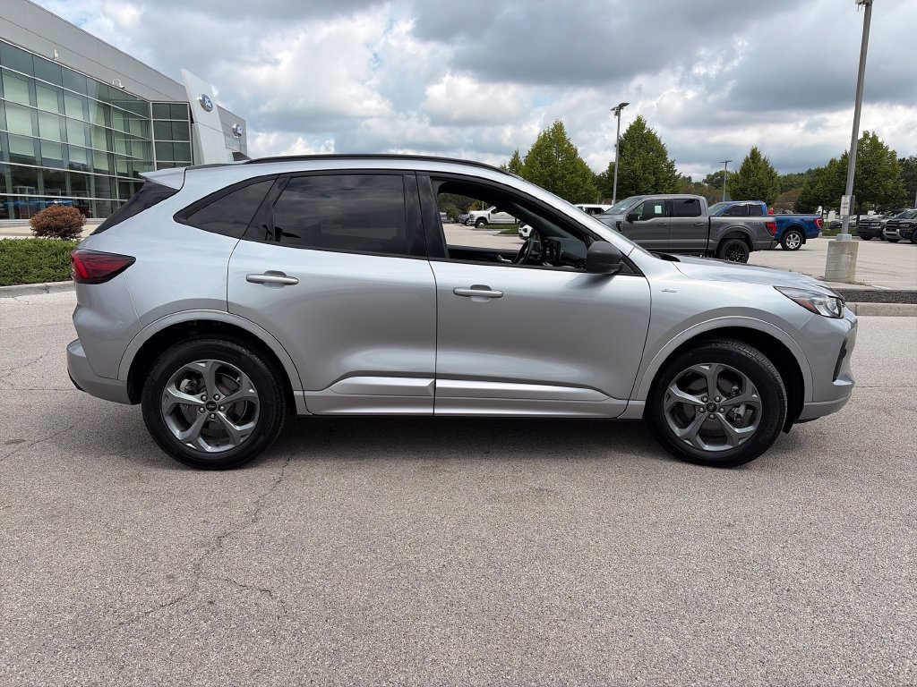 Used 2024 Ford Escape ST-Line w/ Tech Pack #1 AWD/4WD image 8
