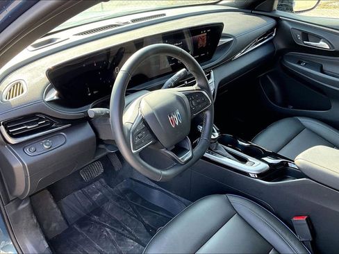 Used 2024 Buick Envista Sport Touring w/ Advanced Safety Package FWD image 17