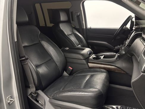 Used 2019 Chevrolet Suburban LT image 36