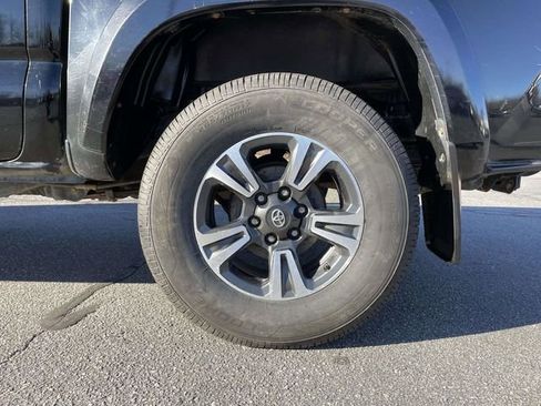 Used 2019 Toyota Tacoma TRD Sport w/ TRD Premium Sport Package image 9