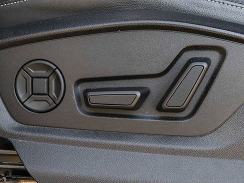 Used 2022 Audi Q8 Premium Plus image 27