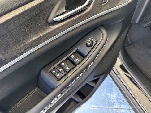 New 2025 Jeep Grand Cherokee Limited w/ Black Appearance Package image 13