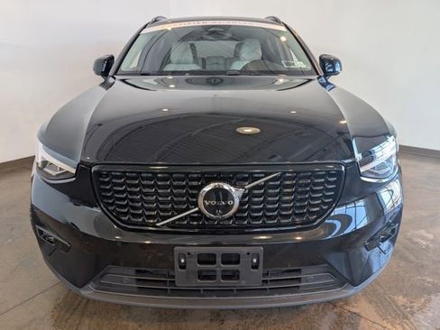 Used 2023 Volvo XC40 B5 Plus w/ Protection Package Premier image 2
