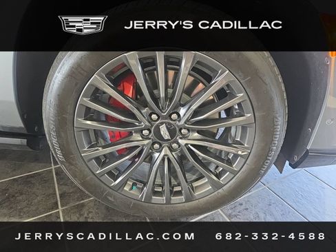 Used 2024 Cadillac Escalade ESV V AWD/4WD image 4