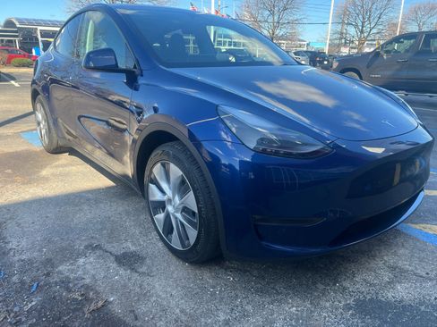 Used 2023 Tesla Model Y AWD image 13