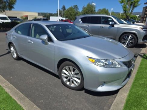 Used 2015 Lexus ES 300h w/ Navigation System Package FWD image 1