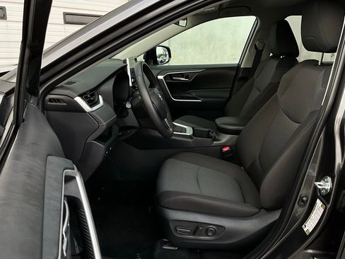 Used 2025 Toyota RAV4 XLE image 10