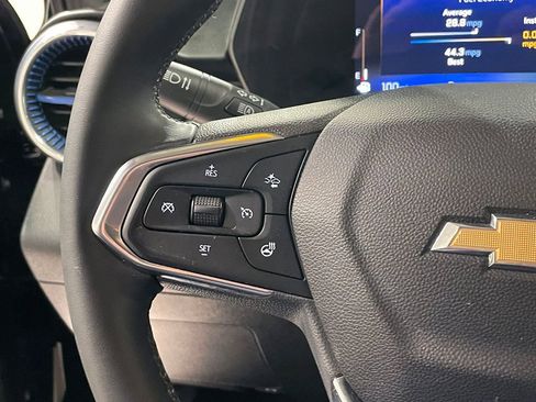 Used 2025 Chevrolet Trax LT w/ LT Convenience Package FWD image 34