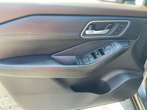 Used 2021 Nissan Rogue Platinum AWD/4WD image 18