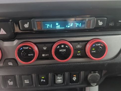 Used 2016 Toyota Tacoma TRD Off-Road image 15