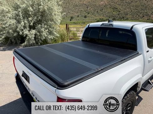 Used 2021 Toyota Tacoma SR5 AWD/4WD image 12