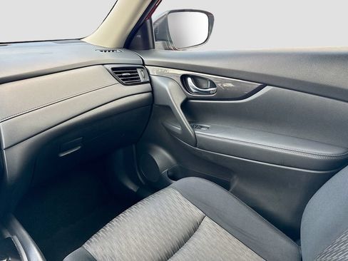 Used 2017 Nissan Rogue SV FWD image 27