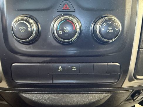 Used 2018 RAM 1500 Classic SLT image 30