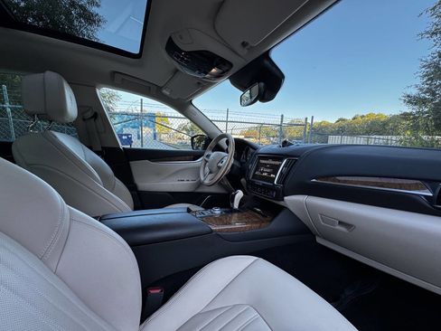 Used 2017 Maserati Levante w/ Luxury Package image 14