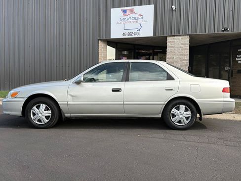 Used 2000 Toyota Camry CE FWD image 2
