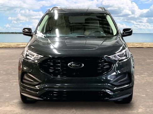 Used 2022 Ford Edge SE w/ Black Appearance Package image 2