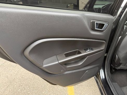 Used 2015 Ford Fiesta SE FWD image 12