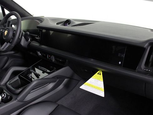 New 2026 Porsche Cayenne GTS image 15