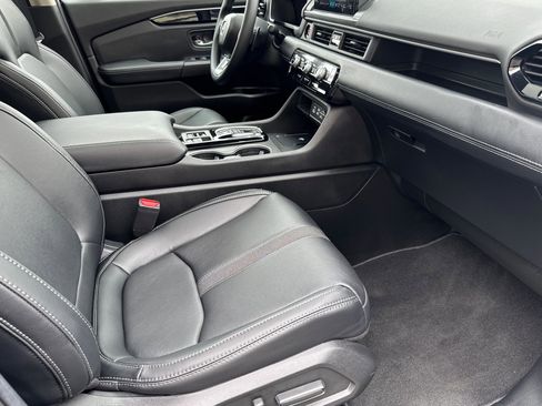 New 2025 Honda Pilot Touring image 18