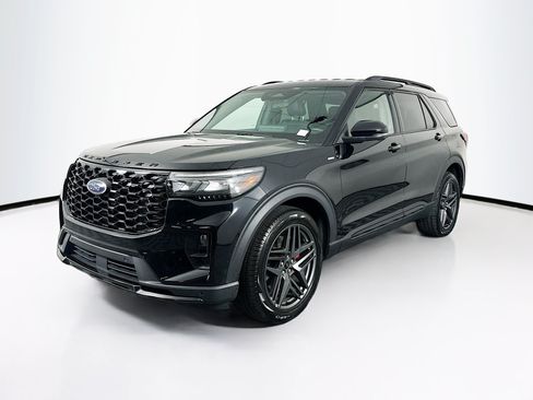 Used 2025 Ford Explorer ST-Line w/ ST-Line Street Pack AWD/4WD image 3