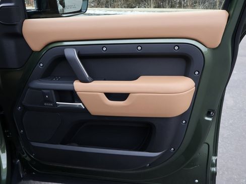 New 2026 Land Rover Defender 130 X-Dynamic SE image 12