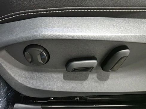 Used 2025 Volkswagen Taos SEL image 14