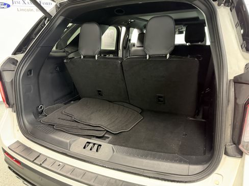 Used 2025 Ford Explorer ST image 33