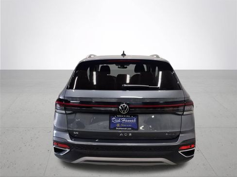 Certified 2025 Volkswagen Taos SE AWD/4WD image 14
