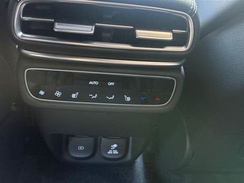 Used 2025 Genesis GV80 2.5T Prestige AWD/4WD image 41