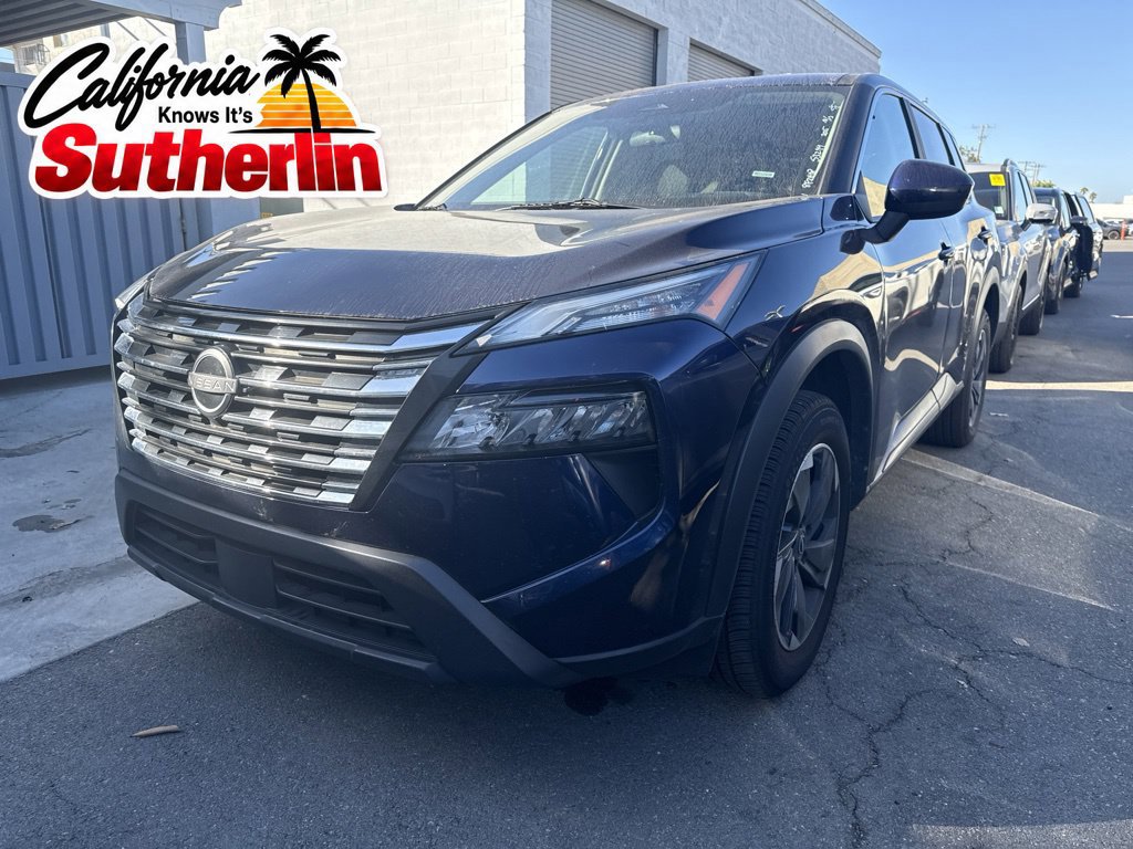 Used 2025 Nissan Rogue SV AWD/4WD image 1