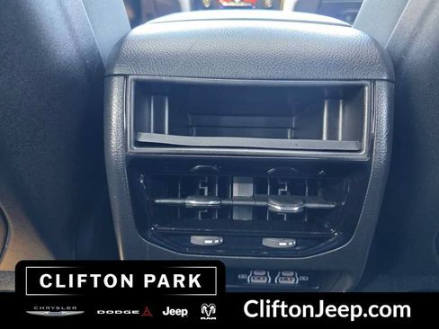 Used 2023 Jeep Grand Cherokee Altitude AWD/4WD image 19