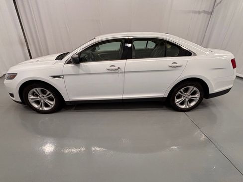 Used 2018 Ford Taurus SE image 8