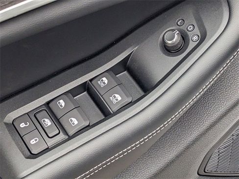 New 2025 Jeep Grand Cherokee Limited w/ Black Appearance Package image 20