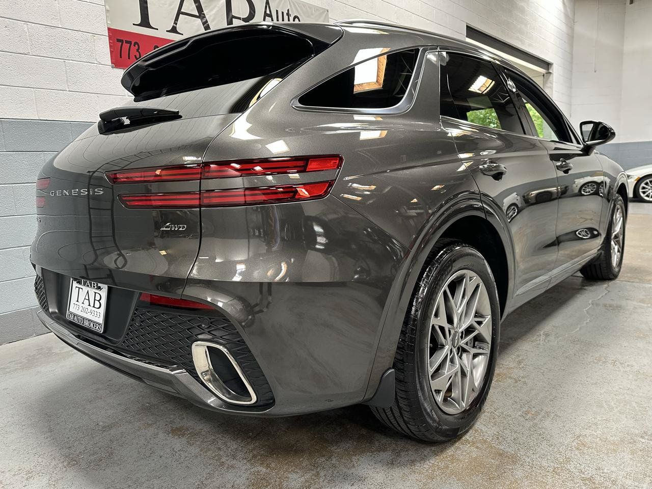 Used 2025 Genesis GV70 2.5T w/ Select Package AWD/4WD image 3