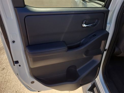 Certified 2025 Nissan Frontier SV w/ SV Convenience Package image 13