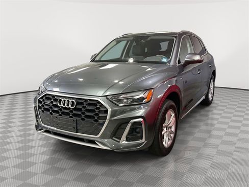 Used 2023 Audi Q5 2.0T Premium w/ Convenience Package image 4
