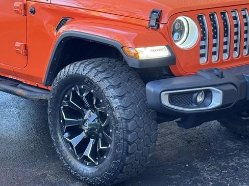 Used 2019 Jeep Wrangler Unlimited Sahara image 3