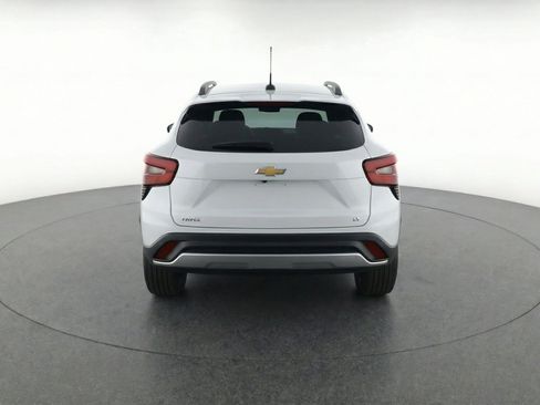 Used 2025 Chevrolet Trax LT FWD image 7
