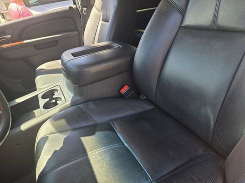 Used 2011 GMC Yukon SLT w/ SLT-2 Equipment Package AWD/4WD image 16