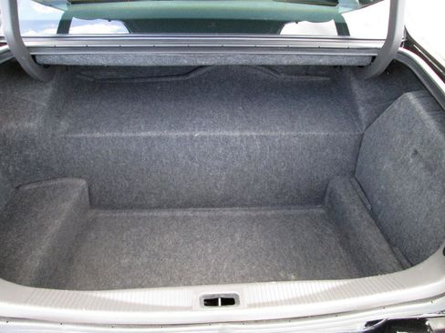 Used 2005 Lincoln Town Car Signature RWD image 24