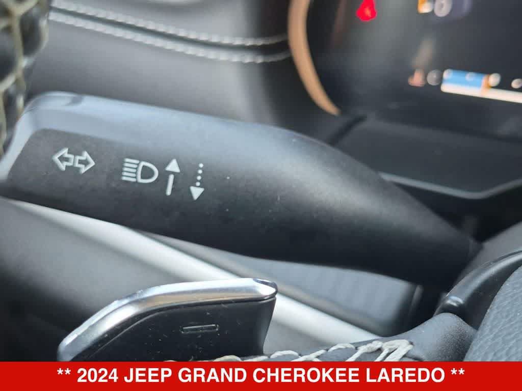 Used 2024 Jeep Grand Cherokee Laredo RWD image 34