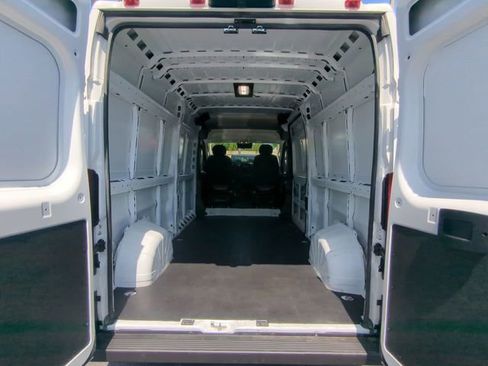 Used 2025 RAM ProMaster 2500 w/ Convenience Group FWD image 14