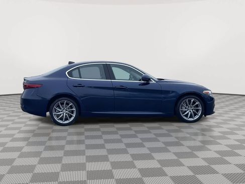 Used 2019 Alfa Romeo Giulia image 9