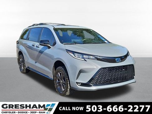 Used 2025 Toyota Sienna XSE w/ XSE Premium Package AWD/4WD image 1