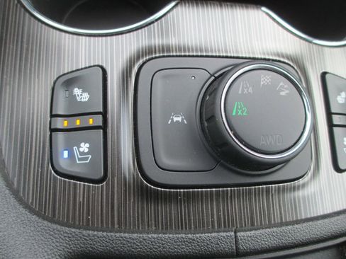 Used 2023 GMC Acadia SLT w/ Technology Package image 32