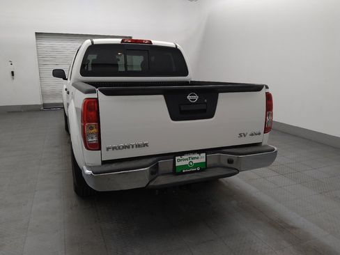 Used 2019 Nissan Frontier SV image 6