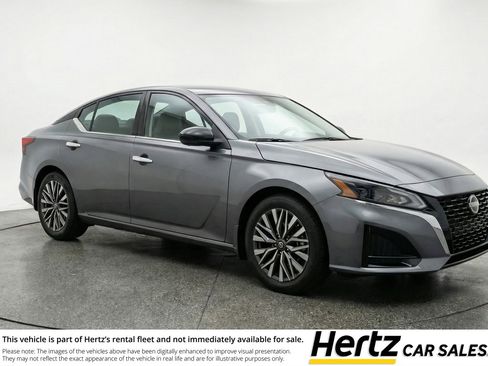 Used 2025 Nissan Altima 2.5 SV image 1